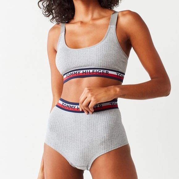 tommy hilfiger sports bra set